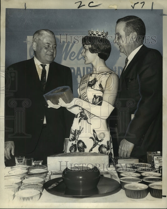 1966 Wisconsin's Alice in Dairyland Jo Ann Cupery in New Orleans-Historic Images