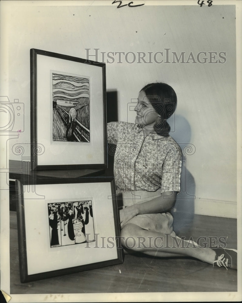 1965 Art Student with Pritnts Included in Newcomb Show, New Orleans - Historic Images