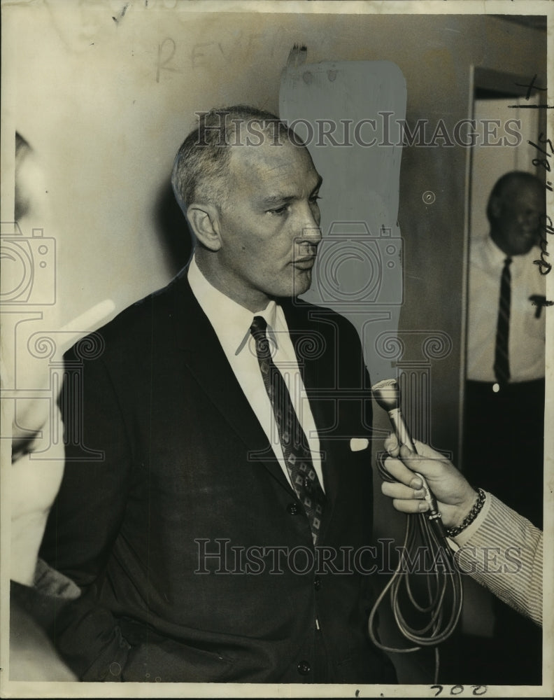 1967 Press Photo Sheriff Alwynn J. Cronvich appears before a grand jury-Historic Images