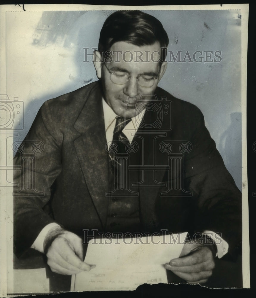 1946 Frank Creedon, Housing Expediter and Former Bomb Plant Manager - Historic Images