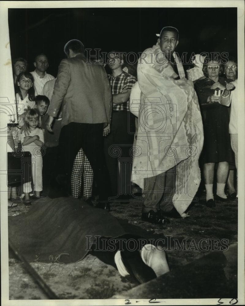 1969 Press Photo Arthur Couch after Rescue Attempt, Automobile Accident Victims-Historic Images