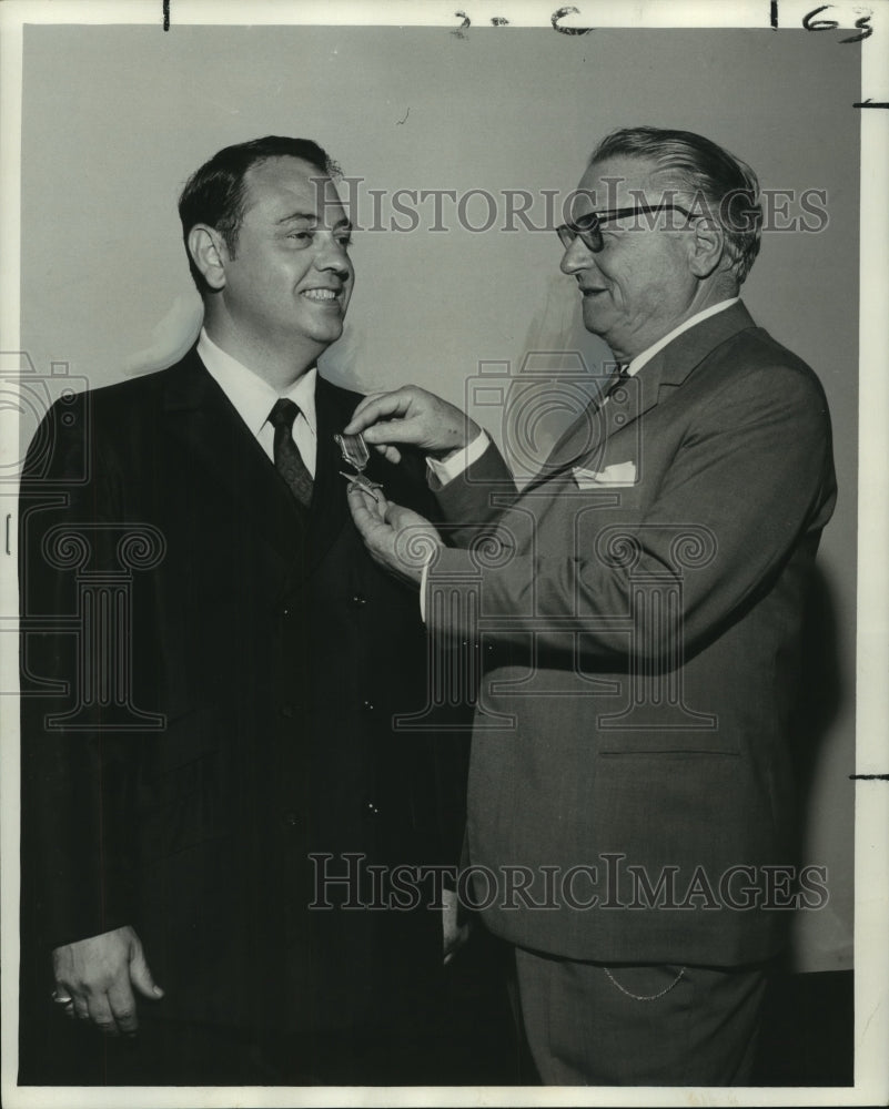 1969 Arthur Cosenza, director of Opera Loyola University, gets award - Historic Images