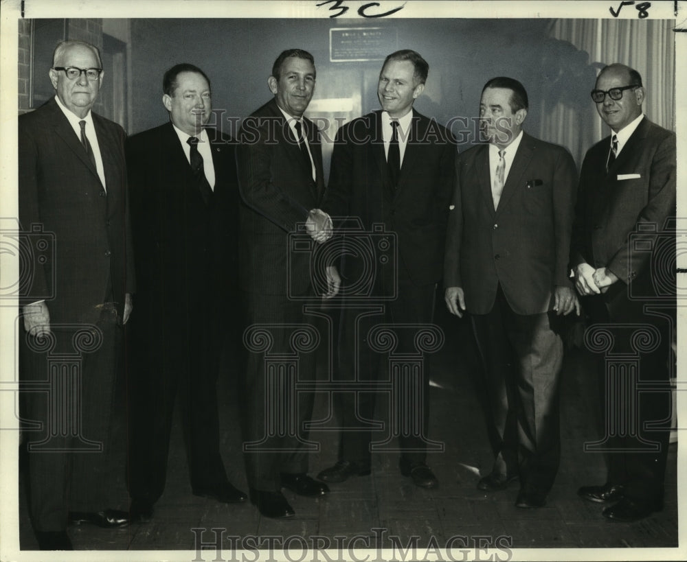 1968 Danish Trade Secretary Peer Carlsen with Covington officials - Historic Images