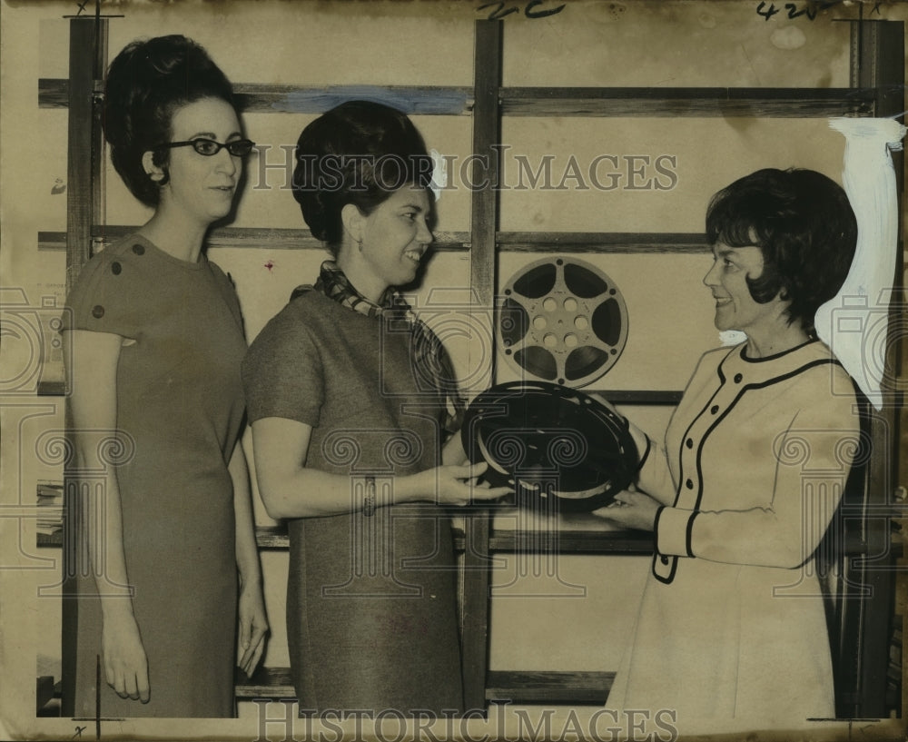 1969 Federation of Women&#39;s Clubs gives a gift to a vocational center - Historic Images