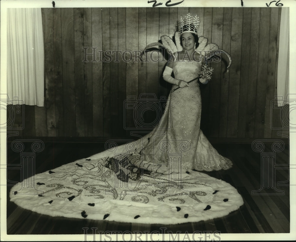 1967 Press Photo Mrs. Hilman H. Cox portrays the Queen of the Krewe of Kaa Cee-Historic Images