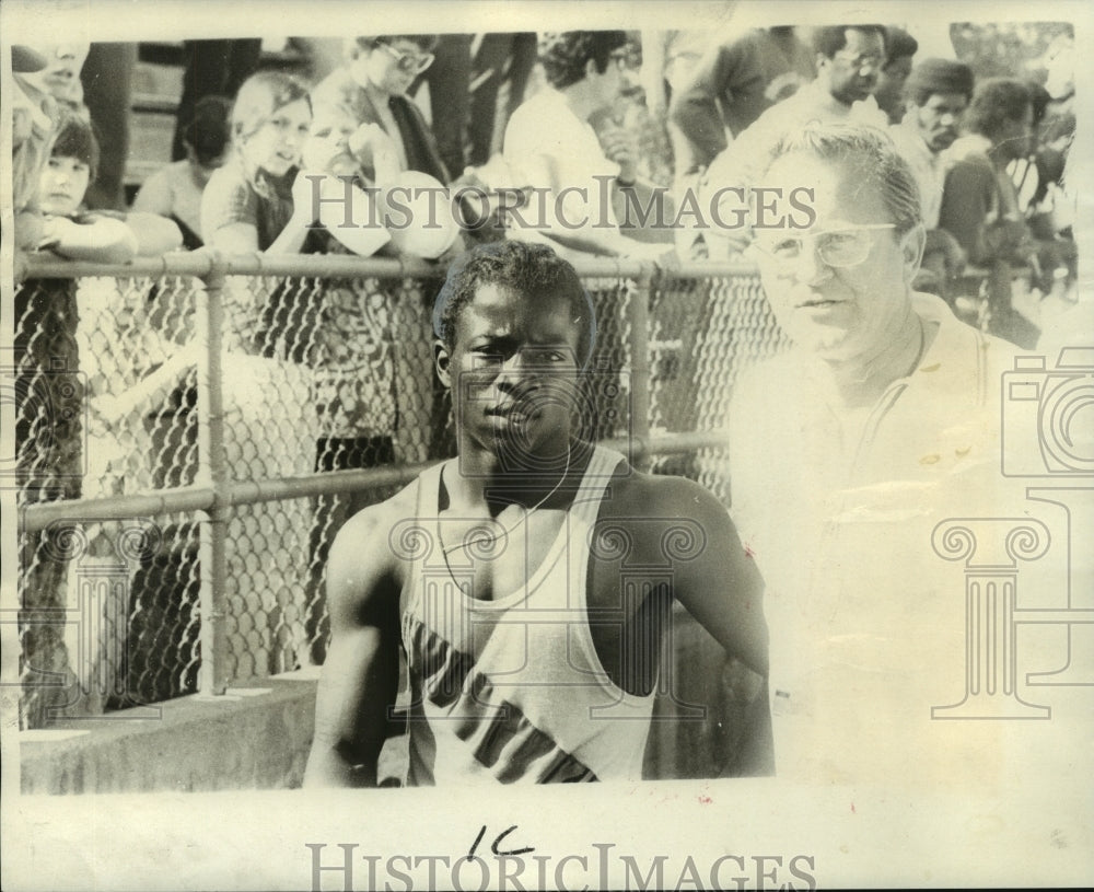 1972 Press Photo Ed &#39;Ponie&#39; Davis, Easton Track Sprinter, 100 Yard Dash - Historic Images