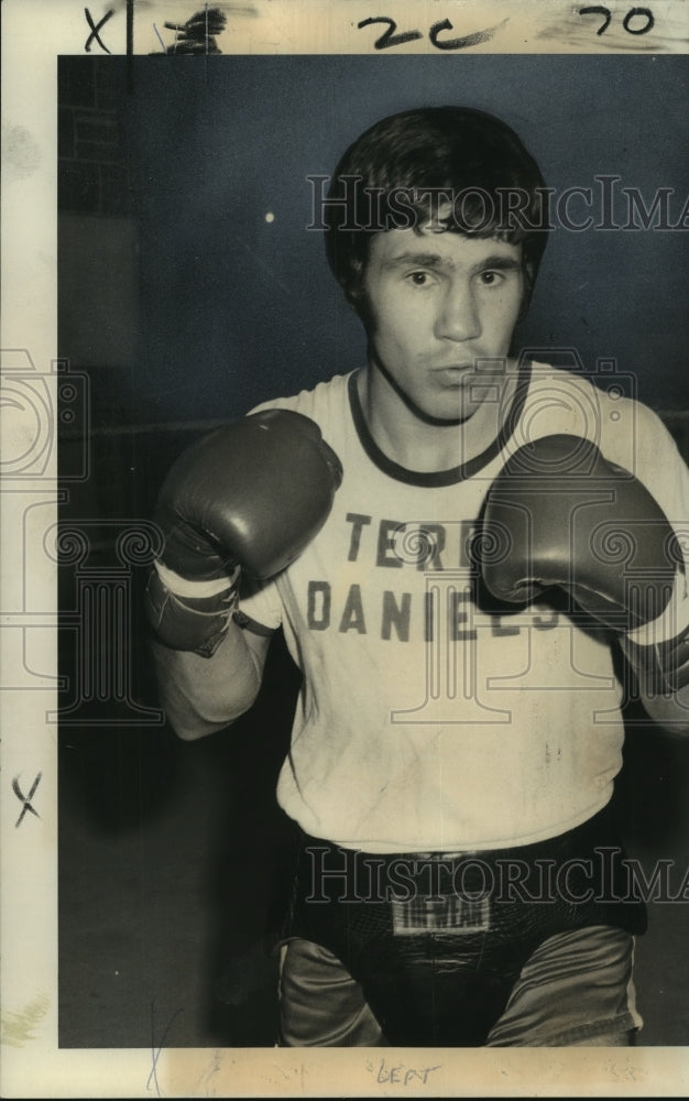 1972 Press Photo Heavyweight boxer Terry Daniels challenges the champ, Frazier-Historic Images