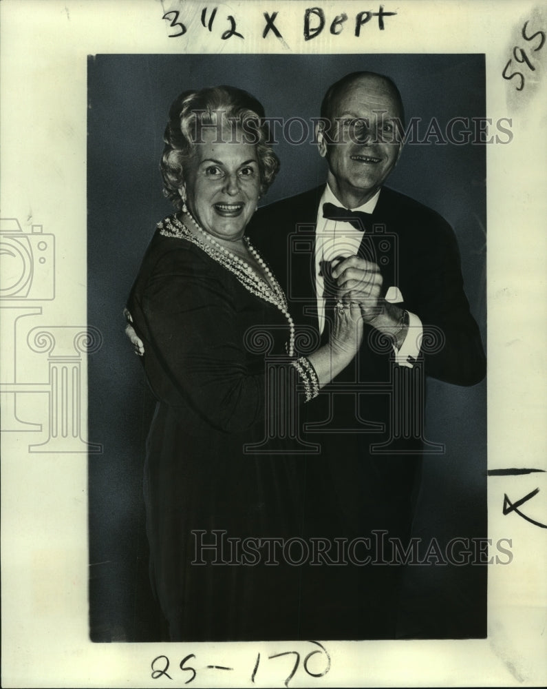 1977 Press Photo Mrs. James J. Colemand and Harry Beck, building contractor- Historic Images