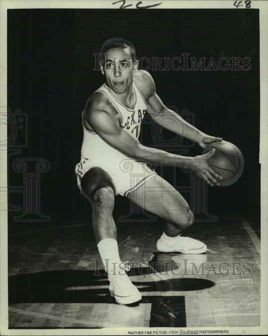 1964 Press Photo Texas Guard Jimmy Clark on the Basketball Court - noo09983- Historic Images