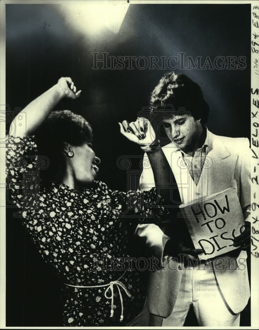1978 Press Photo Colleague Joyce Robinson Tries to Show Citron How to Disco-Historic Images