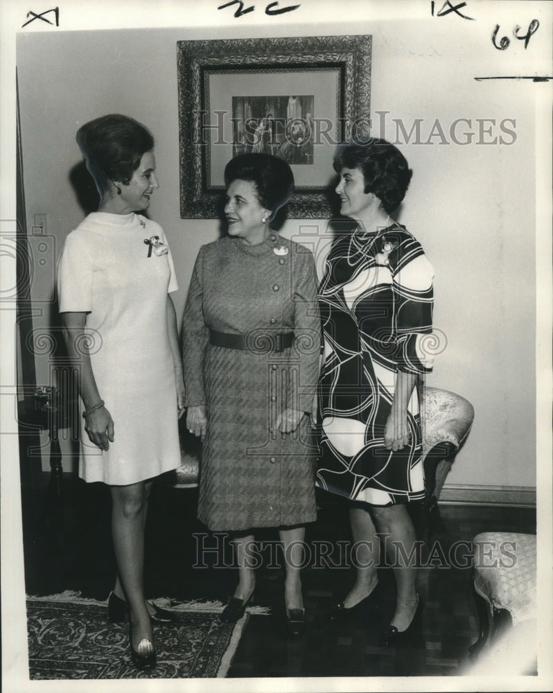 1970 Les Dames de St. Dominique host a mid-day Coffee Party - Historic Images