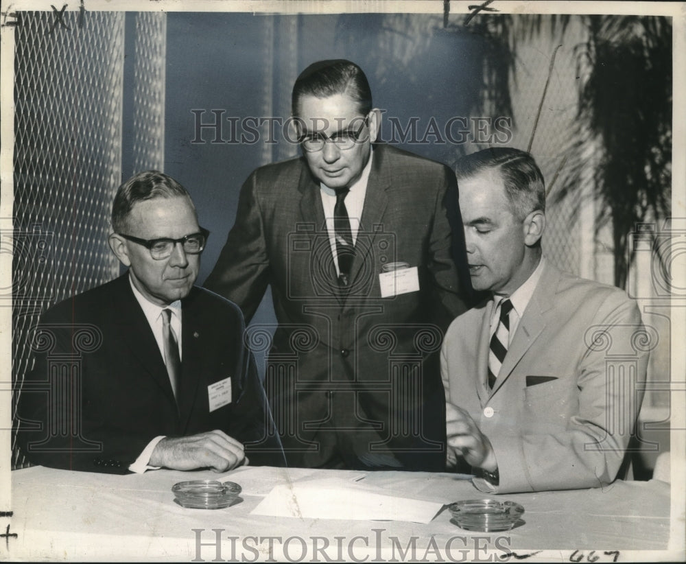 1963 Press Photo Interstate Oil Compact Commission delegates at midyear meeting-Historic Images