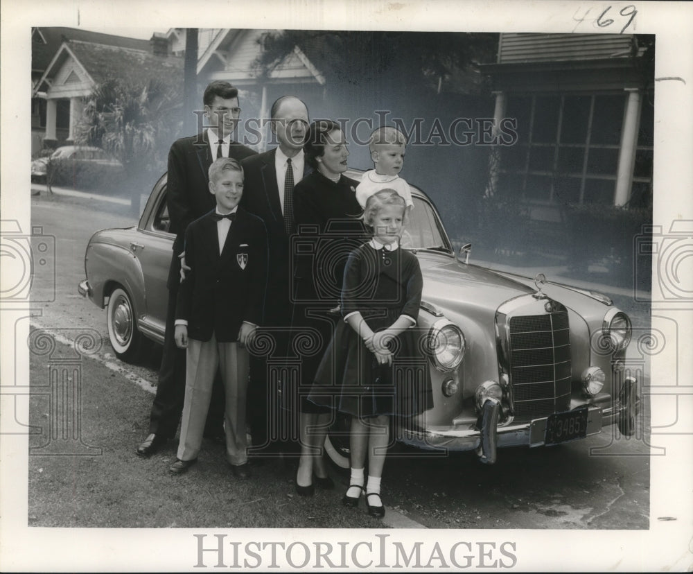 1958 Mr. &amp; Mrs. Dodenhoff with David Jr., Drew, William &amp; Lynne - Historic Images