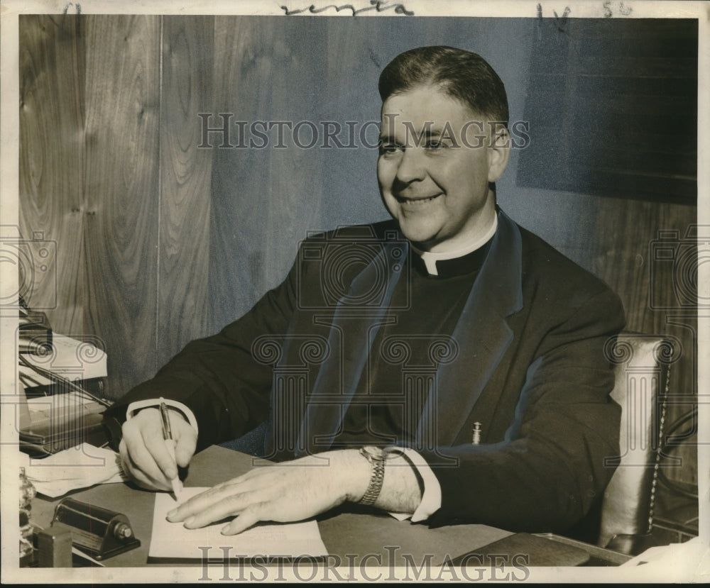 1956 Press Photo Very Rev. Edward Donahue, pastor of Holy Name of Jesus church-Historic Images