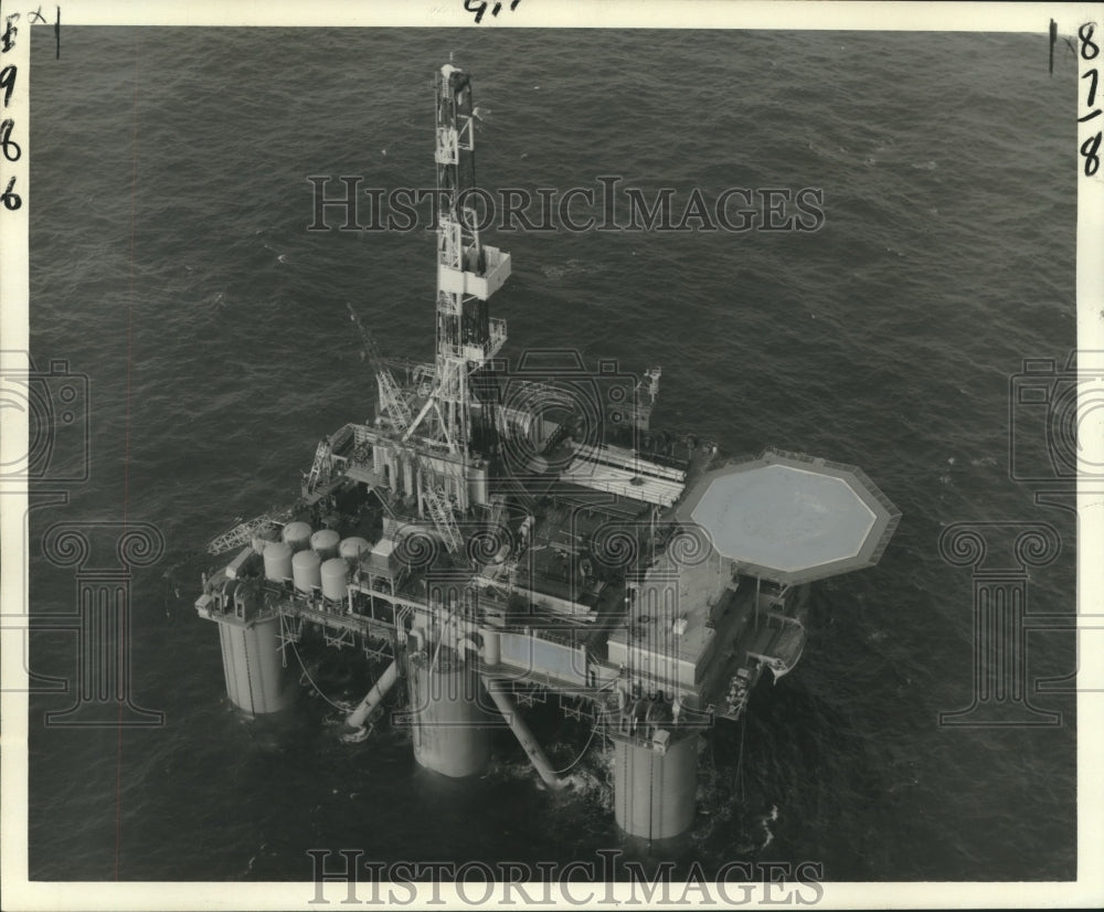 Retro Oil Rigs 1975 Drilling rig in Gulf of Mexico - noo10993 - Historic Images
