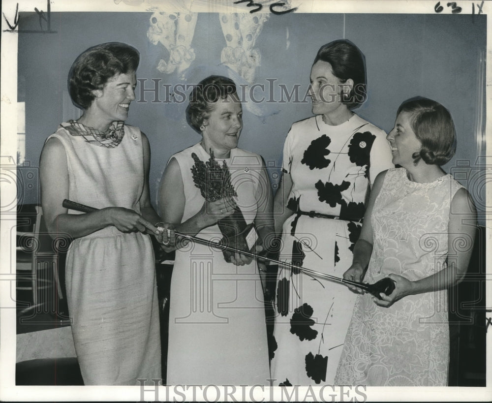 1967 Volunteers looking at donated items, WYES-TV November Auction - Historic Images