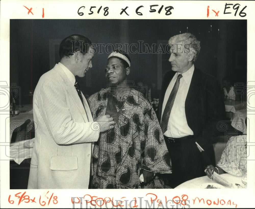 1980 Press Photo Senator Johnston Chats with Nigerian Ambassador Clark - Historic Images