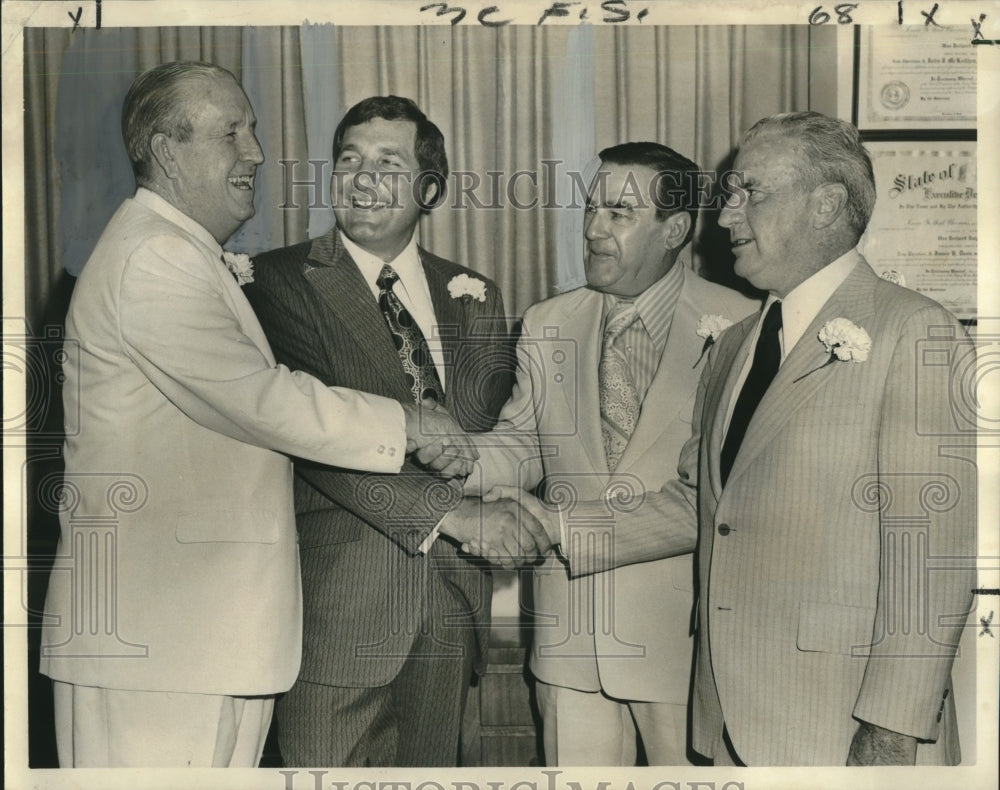 1972 Press Photo Reelected Jefferson Parish officials greet newcomers - Historic Images