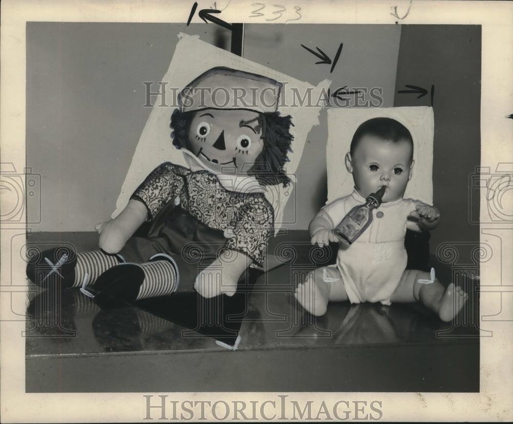 Press Photo Dolls - Raggedy Andy &amp; Dry-Dee Jane - noo11245 - Historic Images