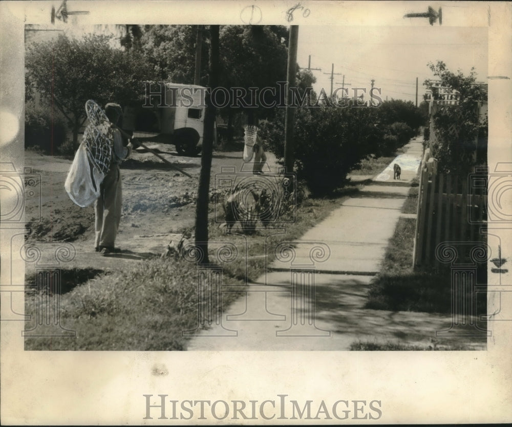 1948 Press Photo SPCA team deploys on each side of the dog - noo11305-Historic Images