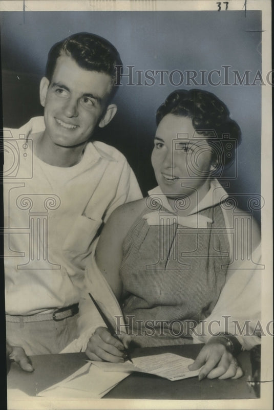 1954 "sweet" Leilani Katherine Owens with Fiancee Roy M. Dobriz-Historic Images