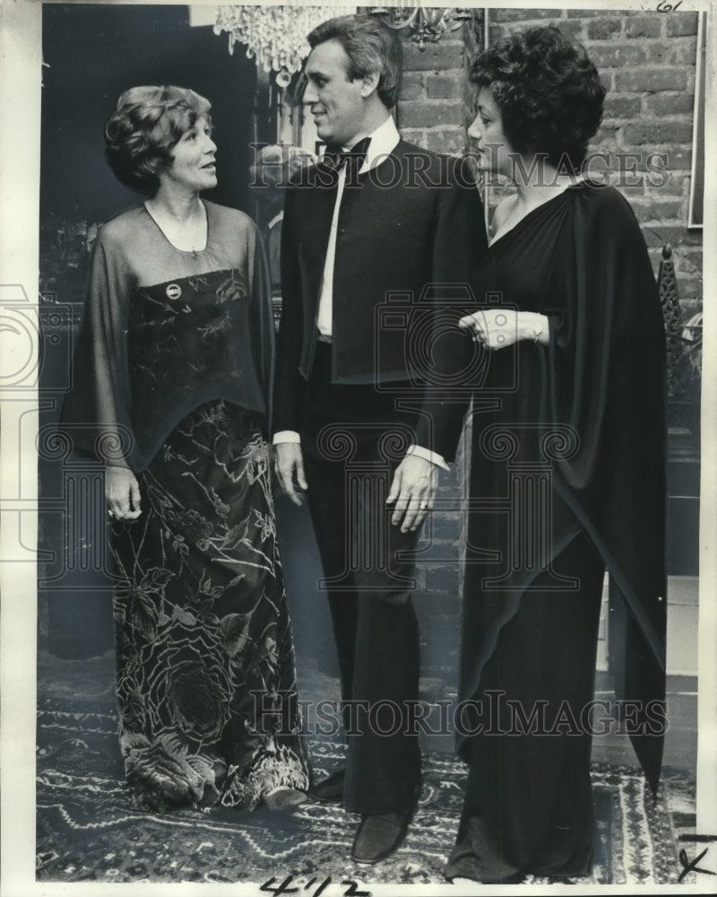 1975 Press Photo Odyssey Ball-Goers at Roland Dobson Pre-Party, New Orleans - Historic Images