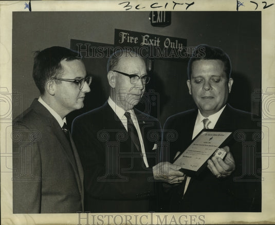 1969 Press Photo Safety officers award Roger Denton with Certificate of Merit - Historic Images