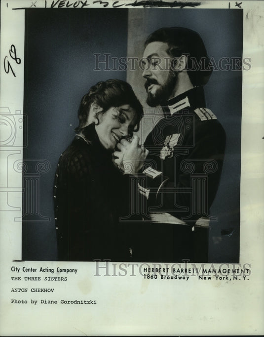 1975 Press Photo Mary-Joan Negro, Pever Dvorsky costar in "The Three Sisters" - Historic Images
