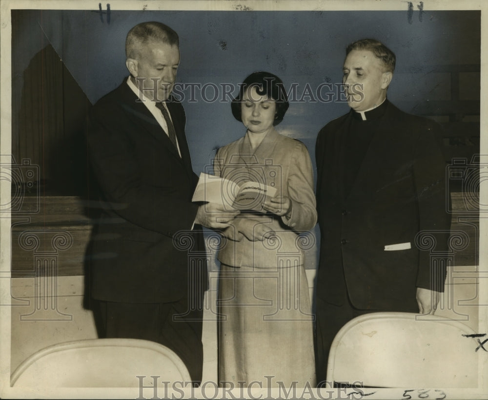 1958 Marrero, LA Group discusses juvenile problems at meeting - Historic Images