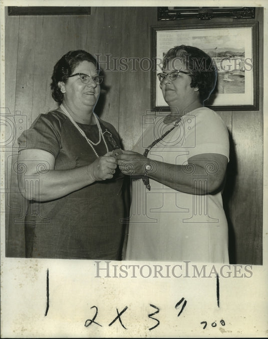 1970 Press Photo Mmes. Marie Duffourc & Rose Falgout, American Legion Auxiliary - Historic Images
