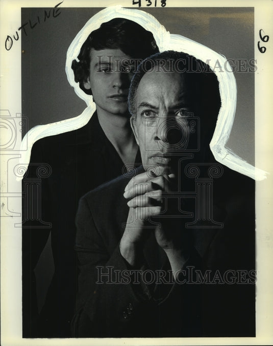 1981 Press Photo Dennis Smith and Herb Davis starring in UNO's "Hamlet" - Historic Images