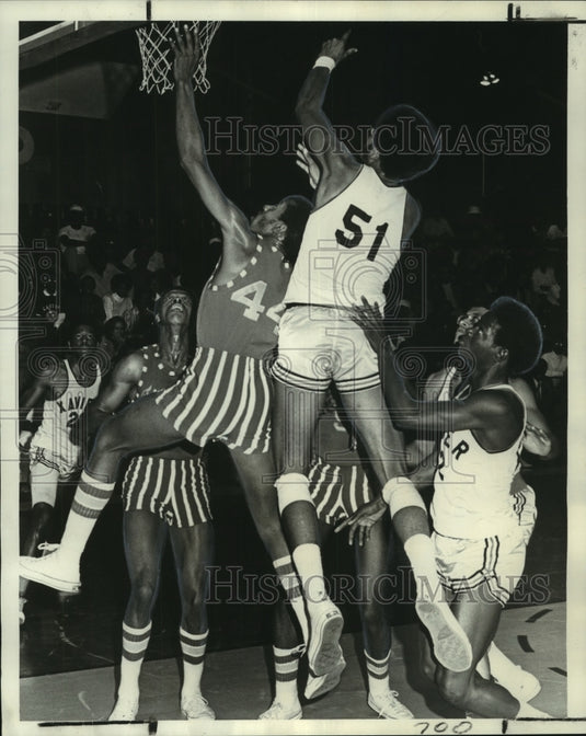 1973 Xavier's Gabe Eaglin making a basket in game with Mississippi - Historic Images