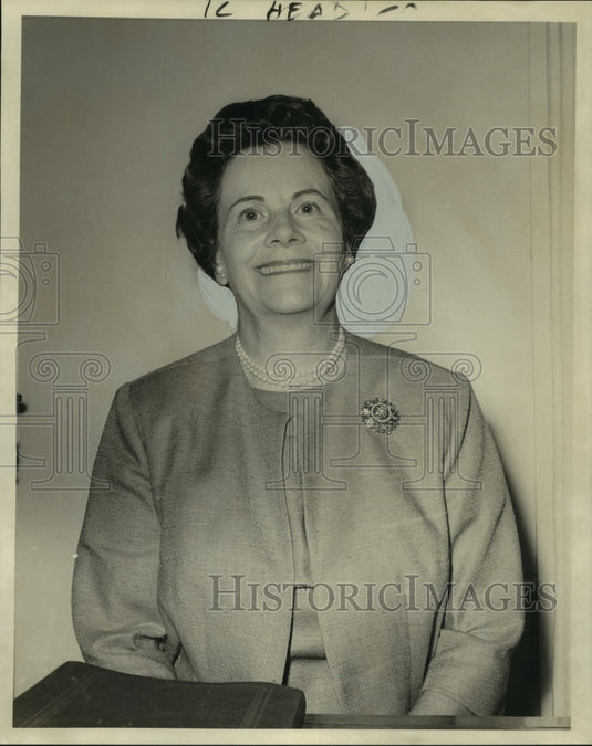 1966 Mrs. Tom Dutton smiles for photo - Historic Images