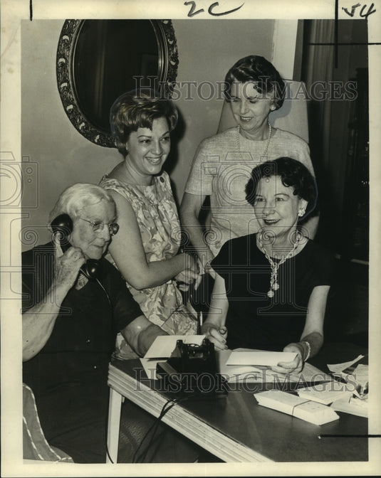 1965 Press Photo Women's Auxiliary of the Eye, Ear, Nose & Throat Hospital-Historic Images