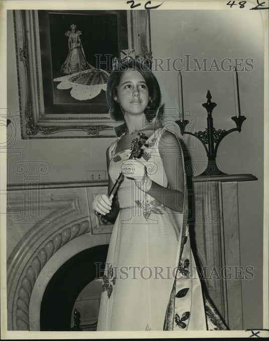 1966 Her Majesty, Miss Mary Shelley Eaves, Queen of Squires Ball-Historic Images