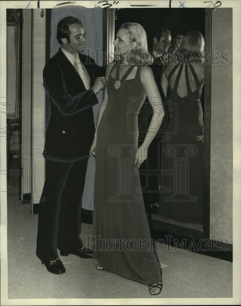 1973 Press Photo Designer Luis Estevez looks at his violet crepe formal dress - Historic Images