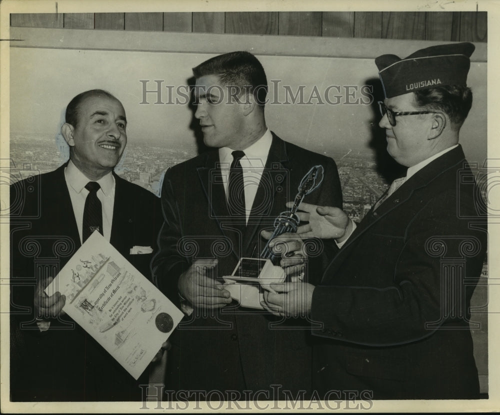 Press Photo Al Ecuyer of Notre Dame receives Certificate of Merit - noo14249 - Historic Images