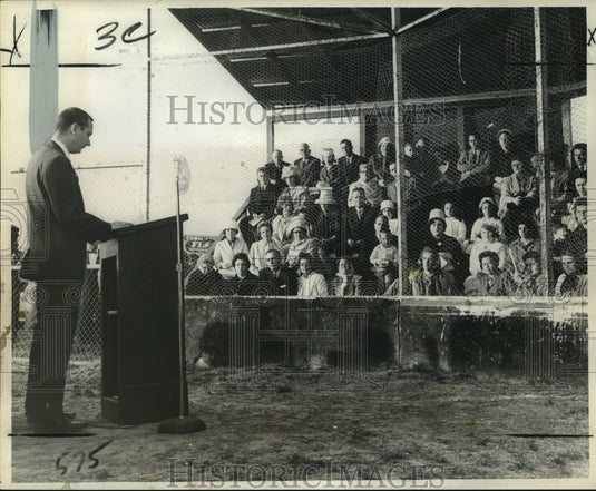 1964 The Reverend Chester Cadwaller Jr. Leads Easter Sunrise Service-Historic Images