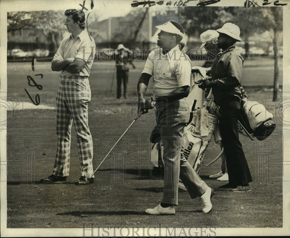 1973 Press Photo Golfer Lee Elder took lead in Greater New Orleans Open- Historic Images