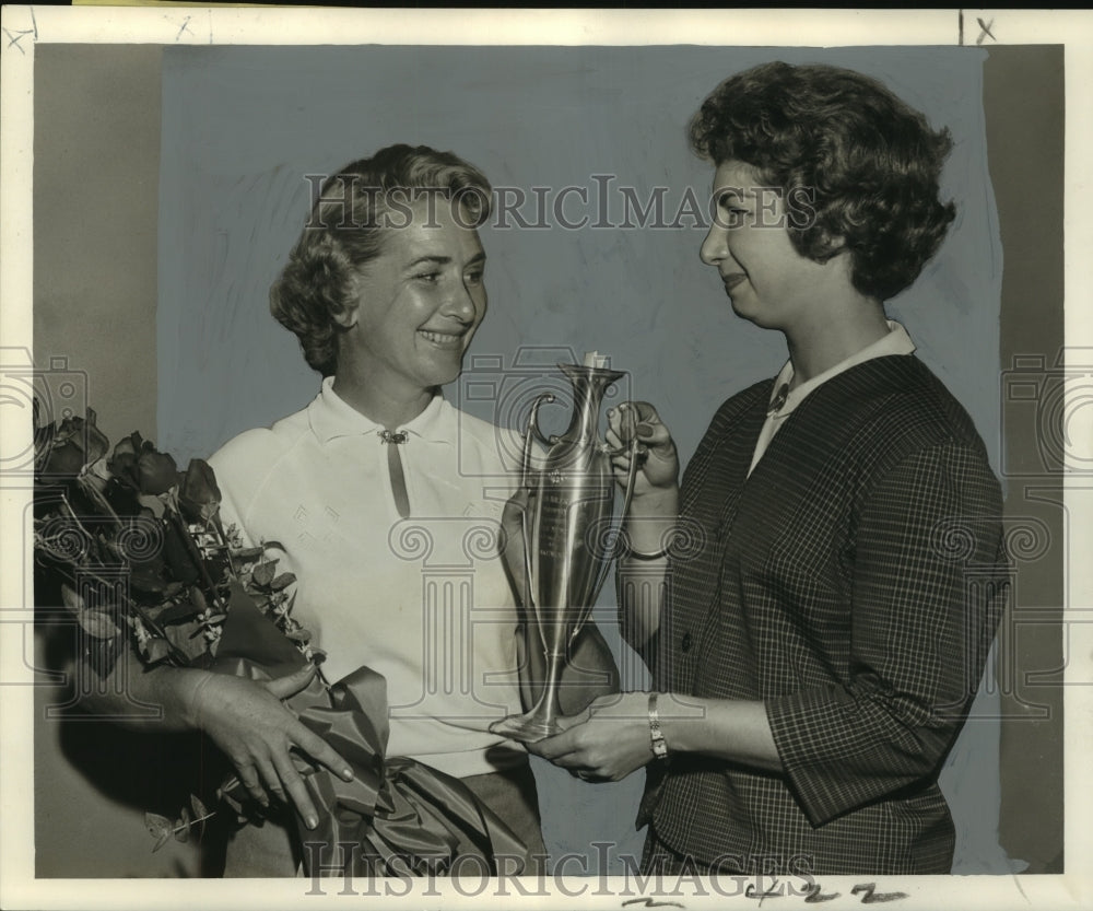 1961 Golfer Mrs. George Ehmig receives Adler trophy from Mrs. Ormond - Historic Images