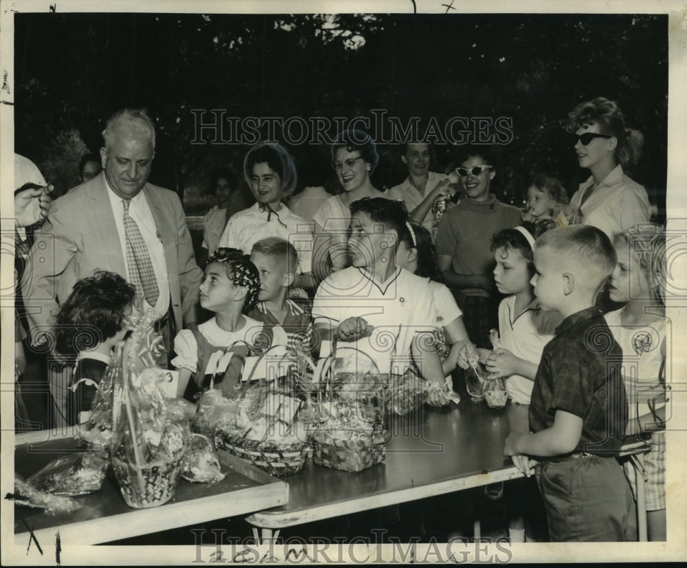 1962 Easter egg hunts ponsored by Louisiana Easter Festival Assoc. - Historic Images