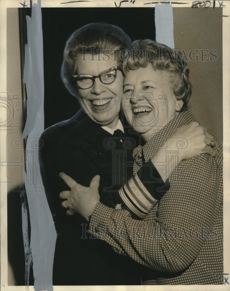 1973 Press Photo Former shipmates, Adm. Alene Duerk and Martha Torisky Dempsy - Historic Images