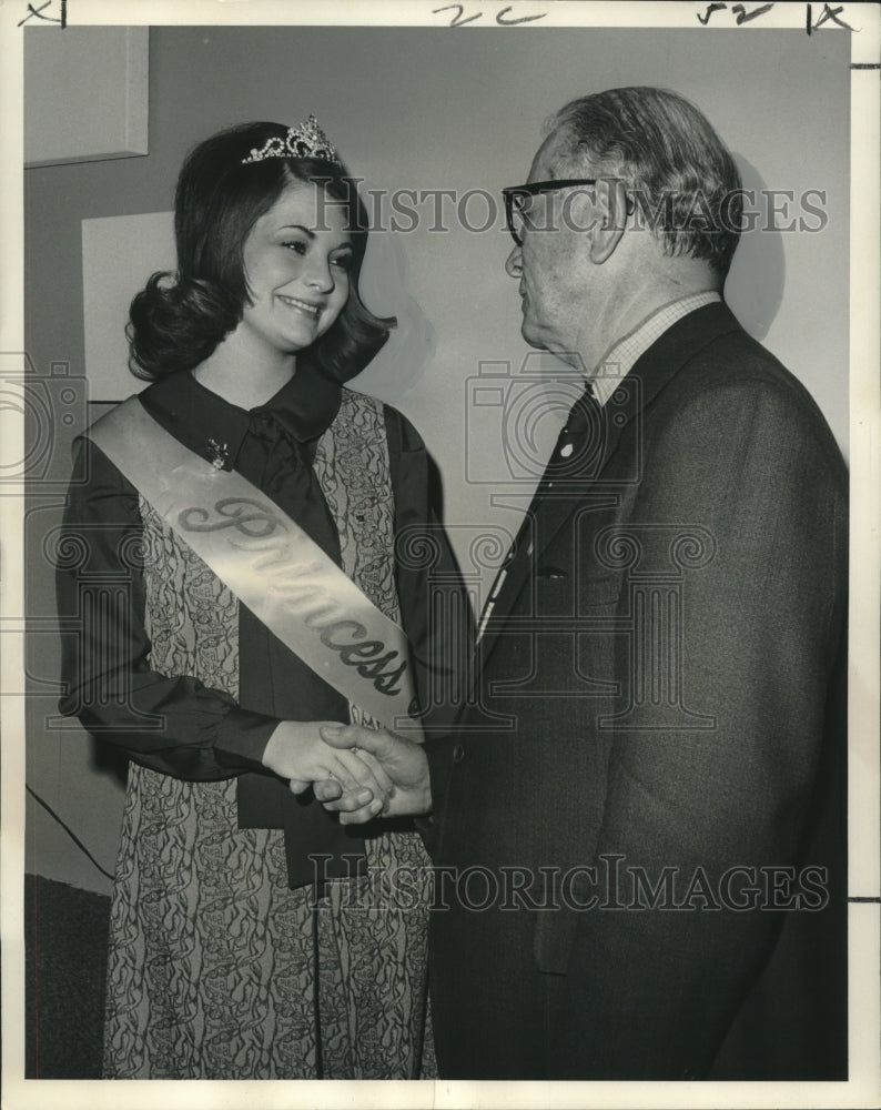 1971 Press Photo U.S. Senate Allen Ellender welcomes Princess Soya Christy Roach - Historic Images