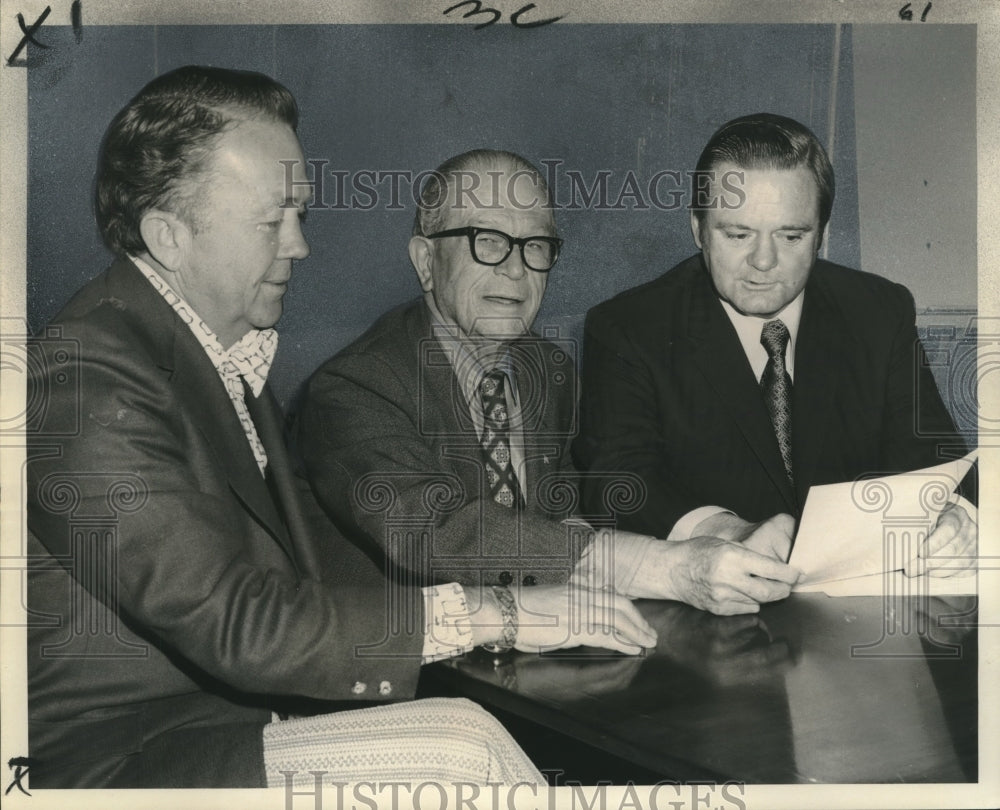 1972 Press Photo Politicians Meet Regarding Louisiana Gulf Superport Plans - Historic Images