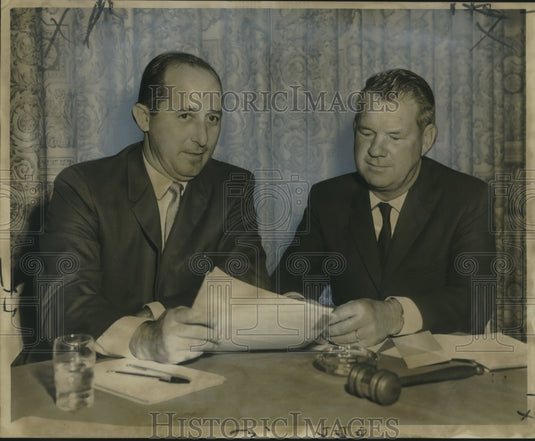 1966 Press Photo W.C. Adams and George C. Falcon at association meeting-Historic Images