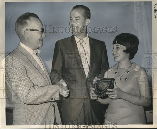 1988 Press Photo Harold Driscoll, "Boss of the Year," with others at banquet. - Historic Images
