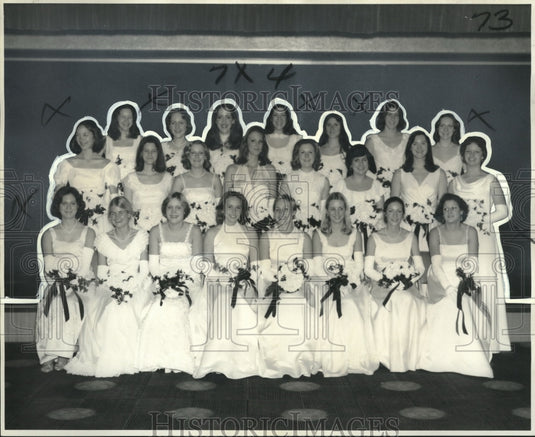 1975 Essex Club's annual soiree & presentation of daughters. - Historic Images
