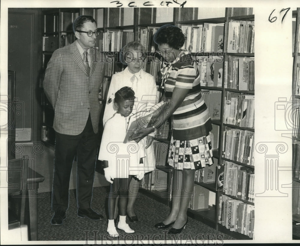 1970 Press Photo Paul Laurence Dunbar Elementary School library dedicated Thurs. - Historic Images