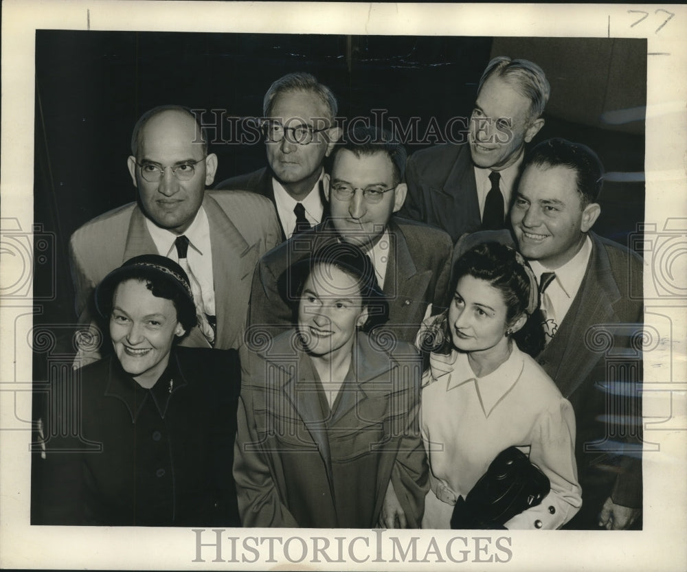 1949 Press Photo A.P. Fant &amp; delegates study New Orleans&#39; industralization. - Historic Images