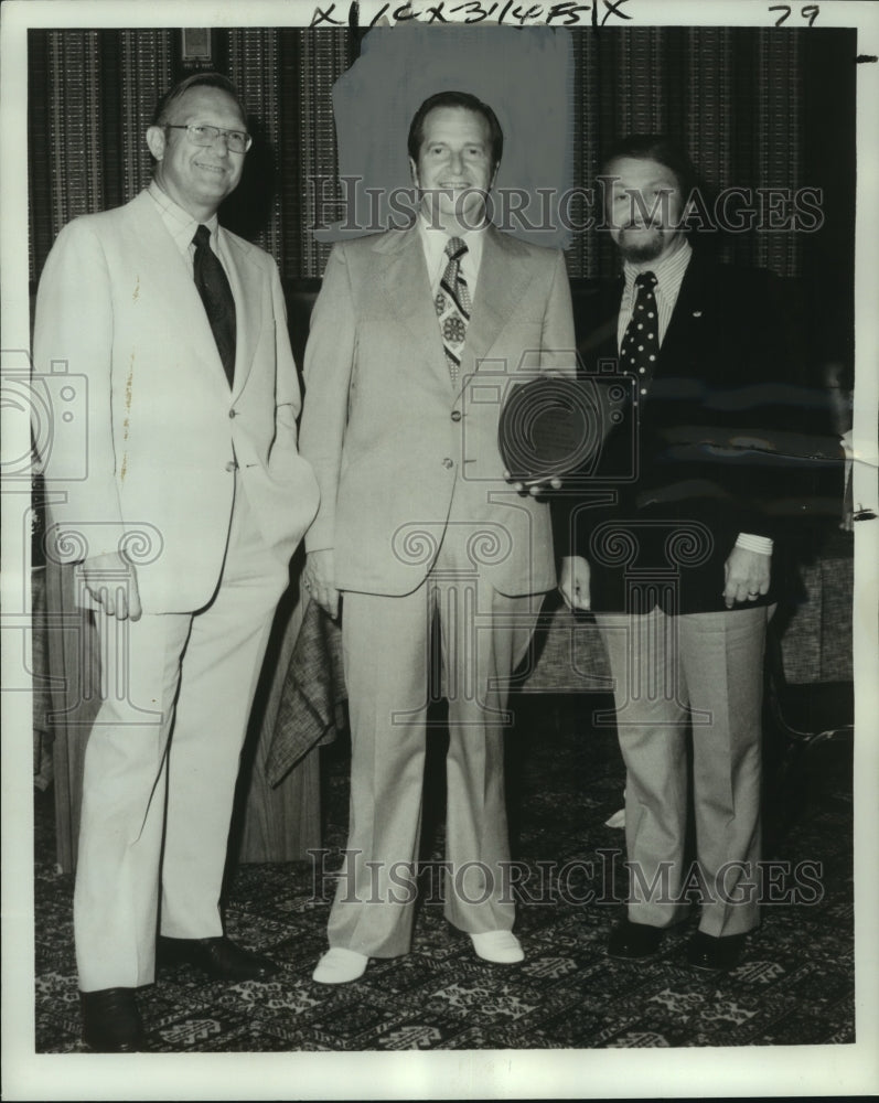 1975 Press Photo President and CEO of Levitz Furniture Corp. Robert Elliott - Historic Images